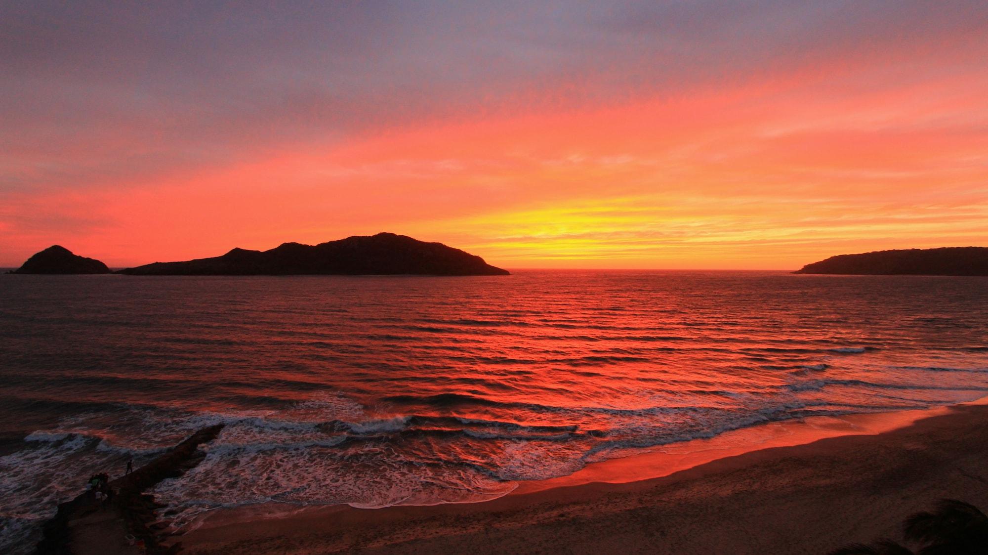 Las Flores Beach Resort Mazatlan Exterior photo