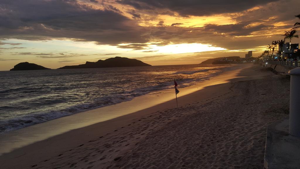 Las Flores Beach Resort Mazatlan Exterior photo