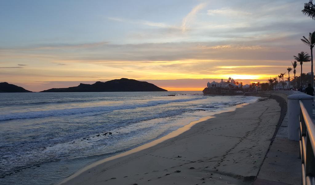 Las Flores Beach Resort Mazatlan Exterior photo