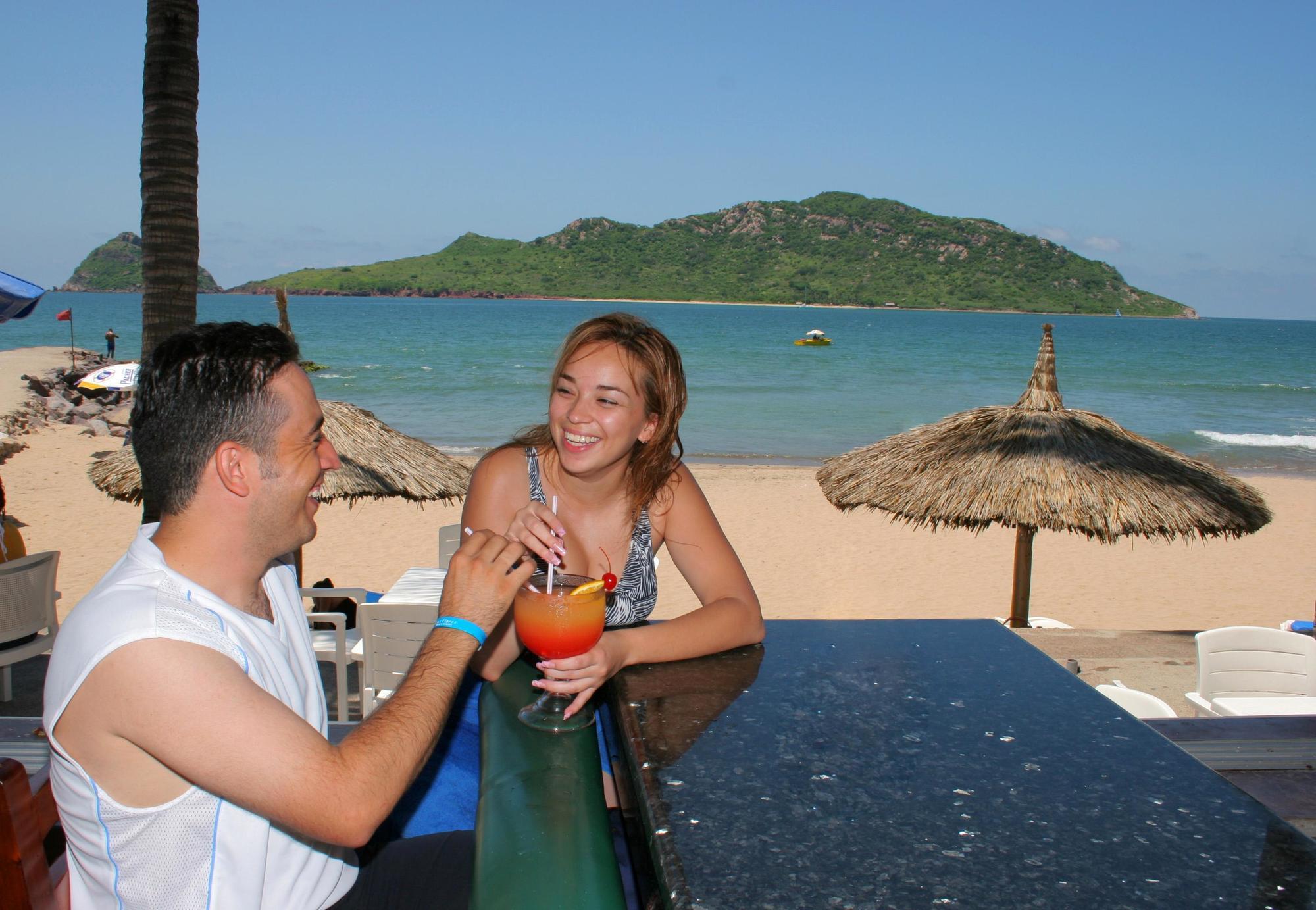 Las Flores Beach Resort Mazatlan Exterior photo